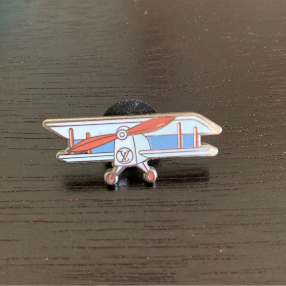 Louis Vuitton Airplane Pin - Picture 2 of 3